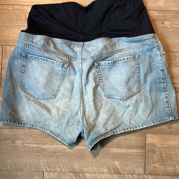 Maternity Shorts - Picture 2 of 4